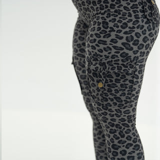 Curve Cargo Leggings Pattern - Midnight Panther