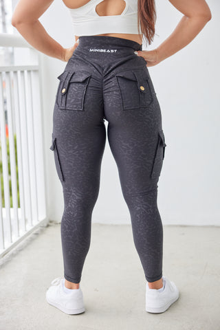 Curve Cargo Leggings Pattern - Black Leopard