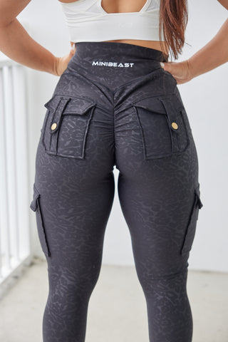 Curve Cargo Leggings Pattern - Black Leopard